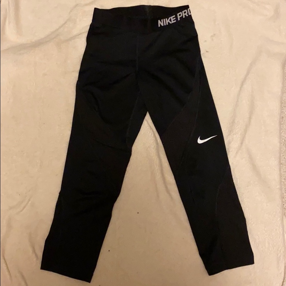 Black Nike pro capris!